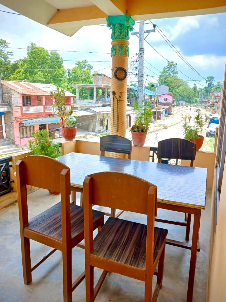 Tiger Corner Inn Sauraha Exterior foto
